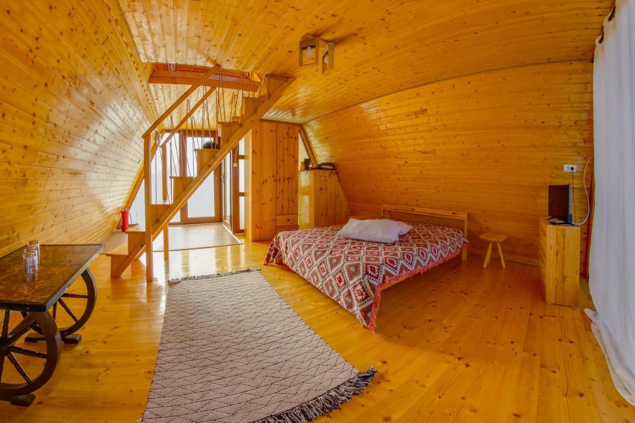 Hotel Pensiunea La Maria Lu' Sandoiu à Poenari Extérieur photo