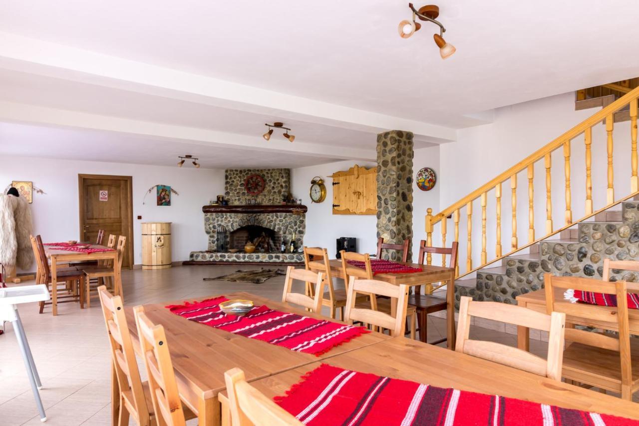 Hotel Pensiunea La Maria Lu' Sandoiu à Poenari Extérieur photo